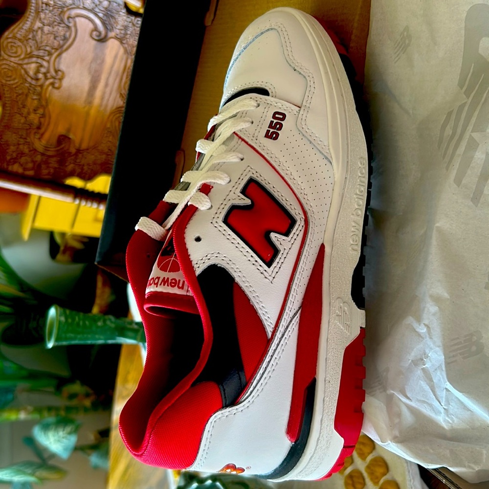 Kansas City Chiefs! New Balance's 550 sneaker series.